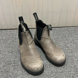 Women’s Blundstones